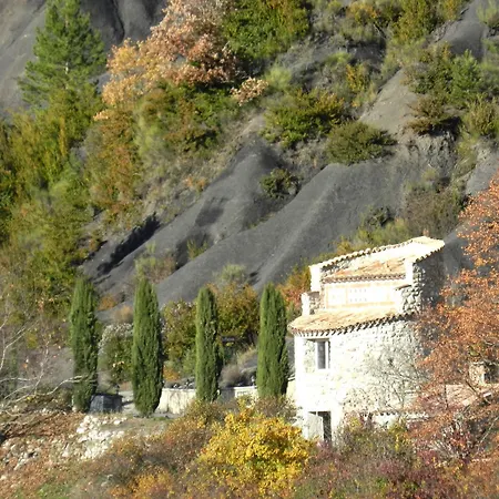 Les Du Château Apartamento La Robine-Sur-Galabre