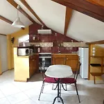 Les Du Chateau *